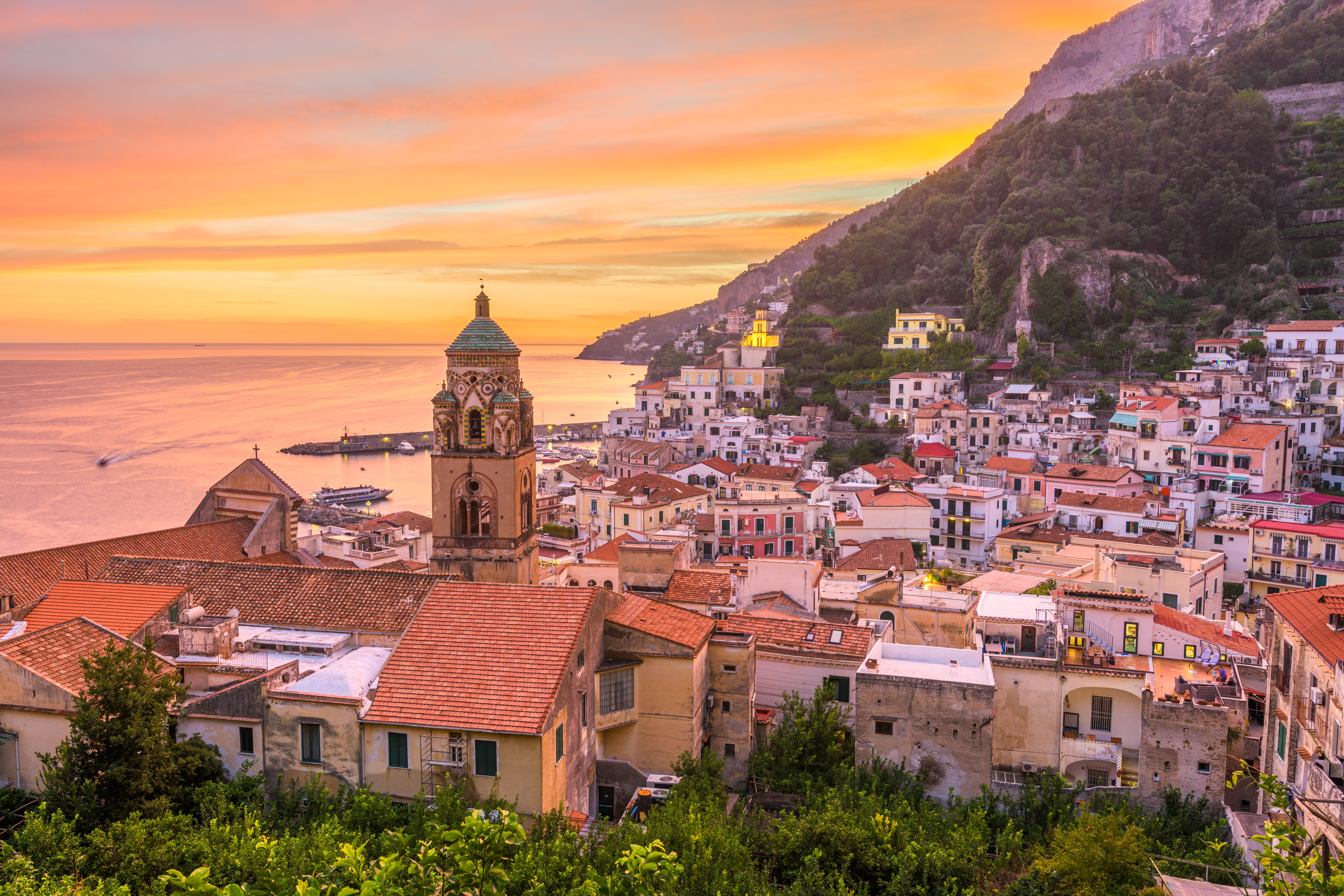 Amalfi,,Italy,On,The,Amalfi,Coast,At,Dusk.