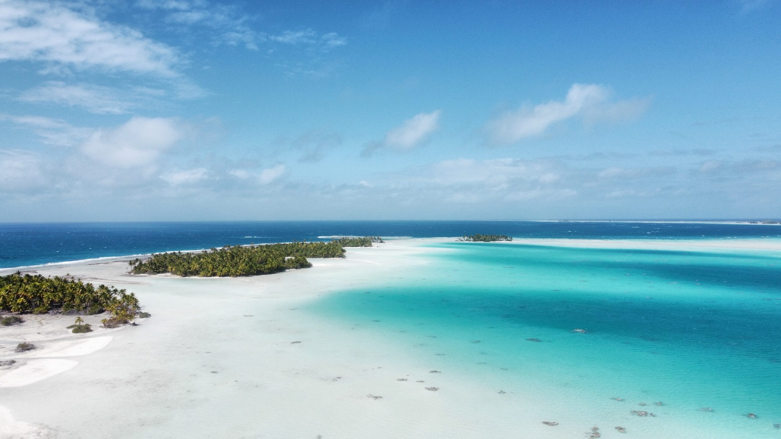 Aerial,Views,Of,The,Stunning,Rangiroa,Atoll;,French,Polynesia