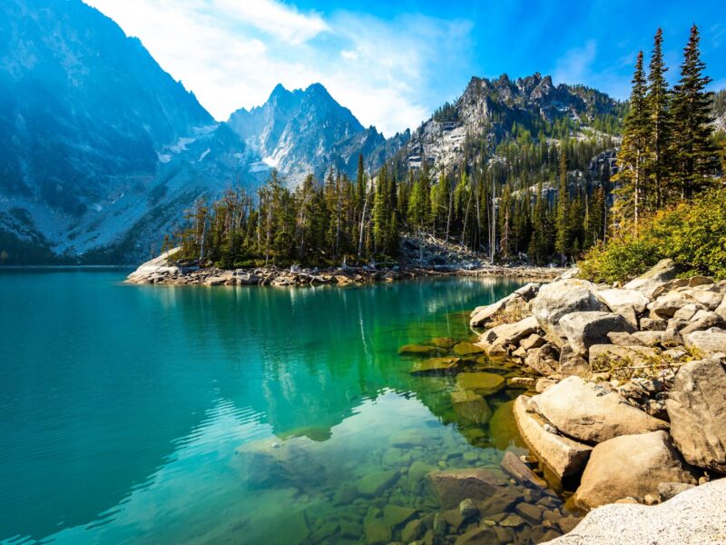 A,Scenic,View,Captures,The,Stunning,,Vibrant,Turquoise,Waters,Of