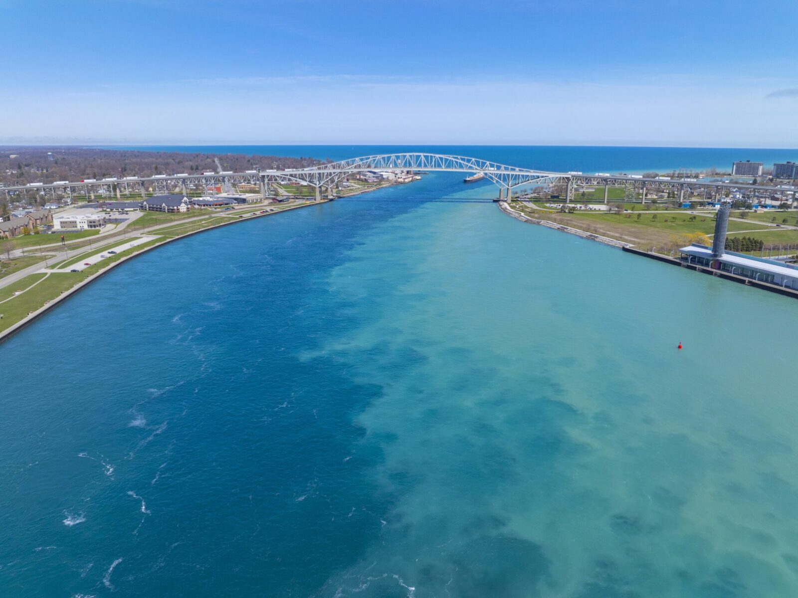 Blue,Water,Bridge,Is,An,International,Bridge,Across,The,St.