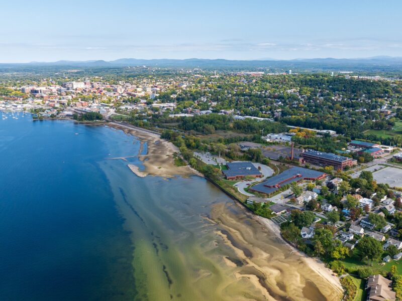Aerial,View,Of,Burlington,,Vermont,With,Lake,Champlain’s,Blue,Waters