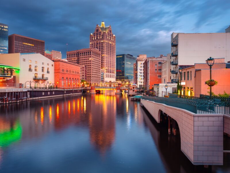 Milwaukee,,Wisconsin,,Usa.,Cityscape,Image,Of,Downtown,Milwaukee,,Wisconsin,,Usa