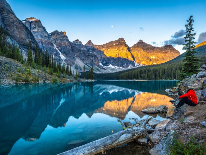 Alpine,Lake,In,Mountains,At,Sunrise.,Moraine,Lake,In,Banff