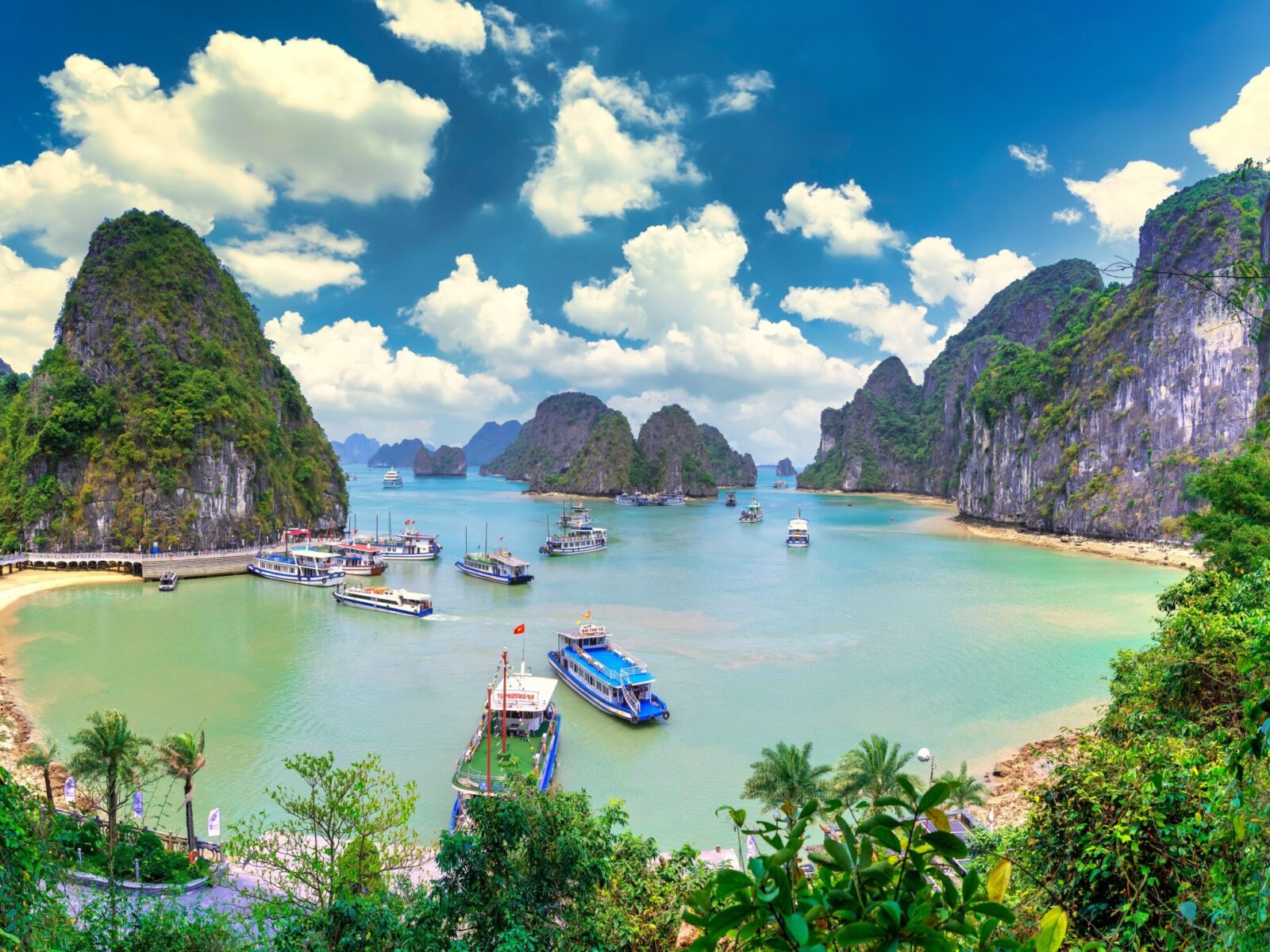 Dreamy,Sunset,Landscape,Halong,Bay,,Vietnam,View,From,Adove.,This