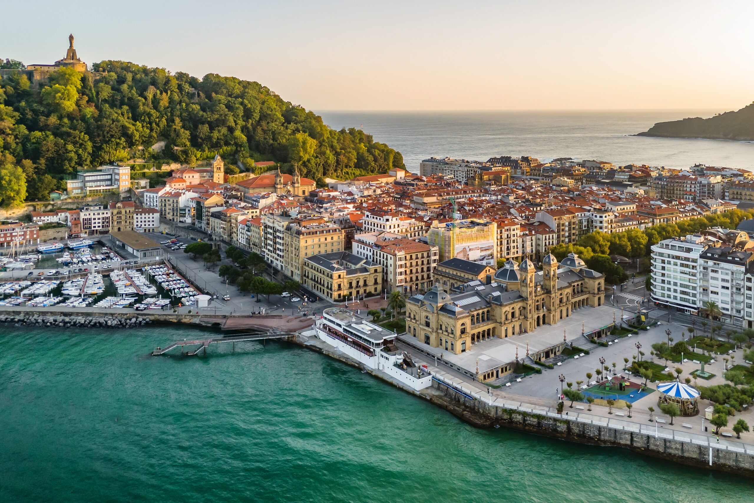 Aerial,View,Of,San,Sebastian,Cityscape,At,Sunrise,In,The